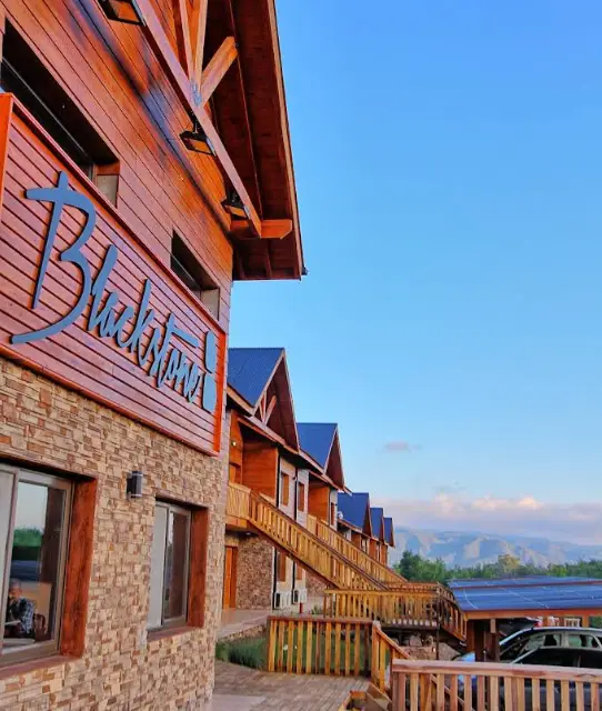 BLACKSTONE COUNTRY VILLAGES HOTEL